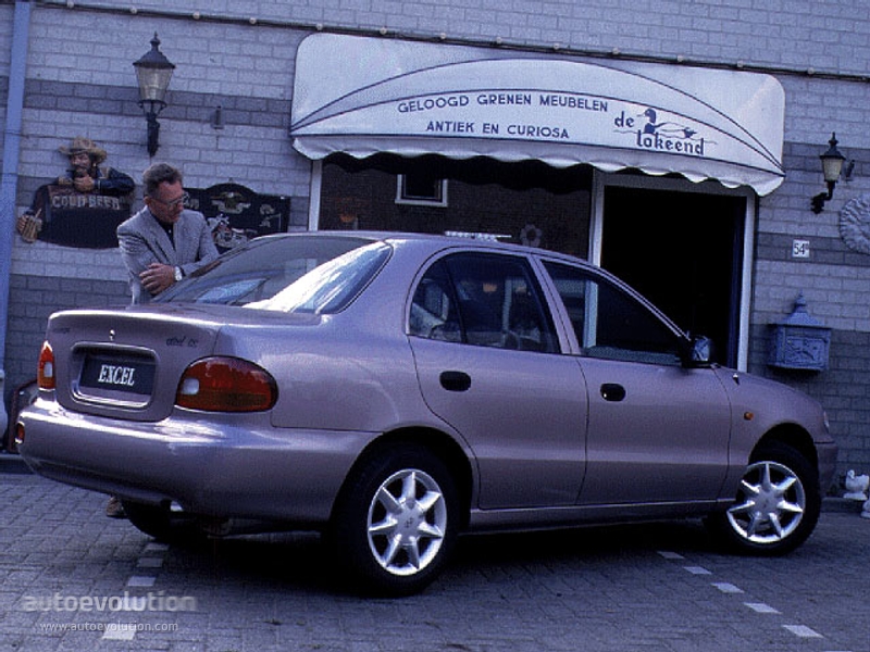 Hyundai Excel Sedan photo 3