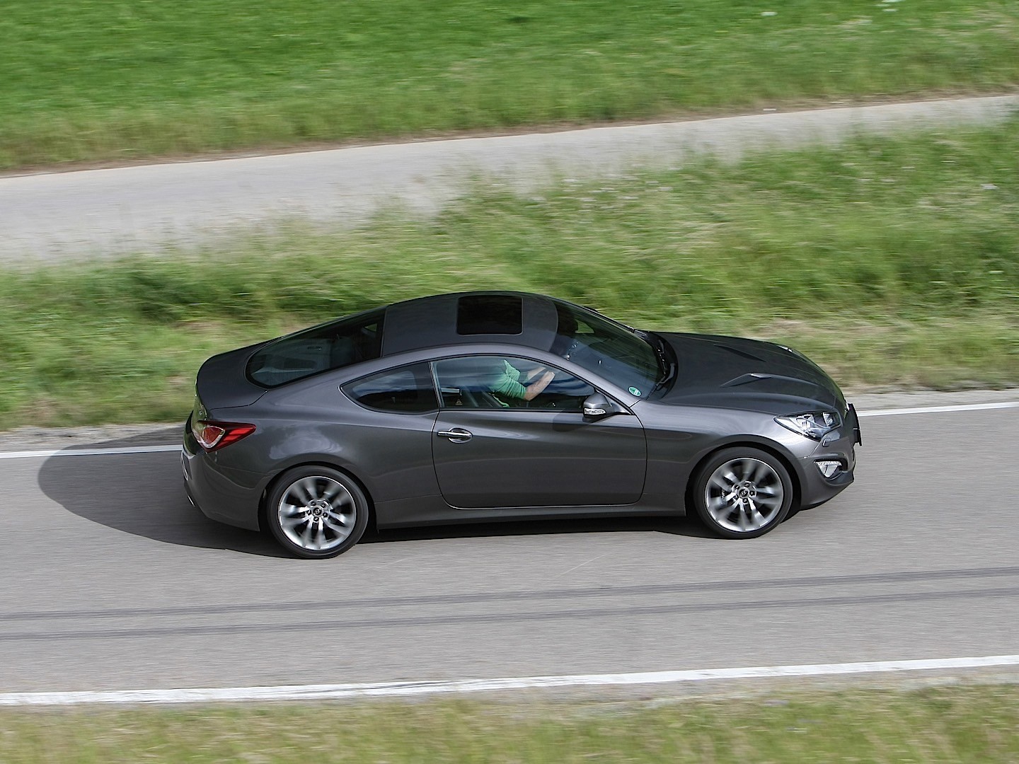 Hyundai Genesis Coupe photo 5
