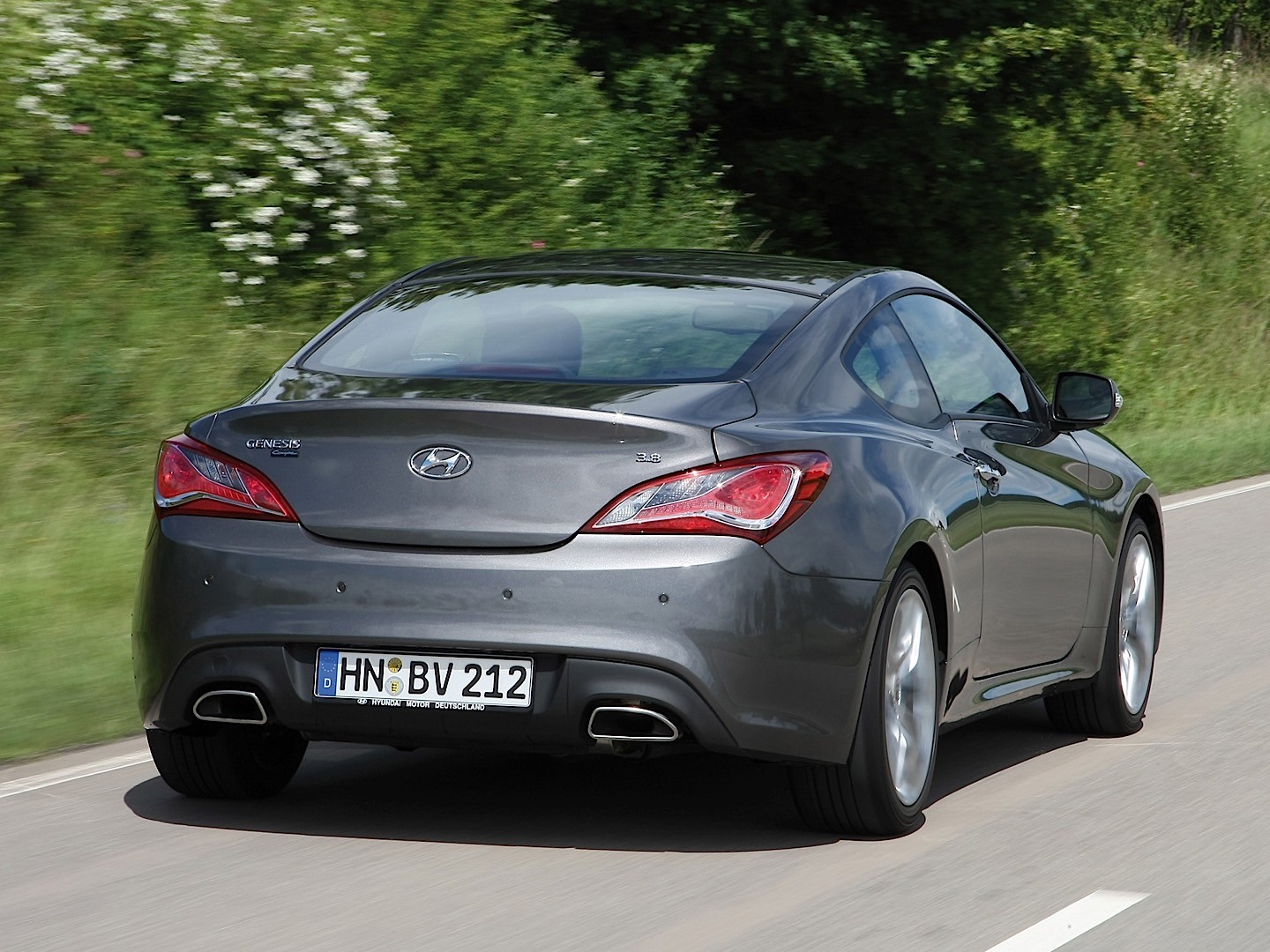 Hyundai Genesis Coupe photo 7