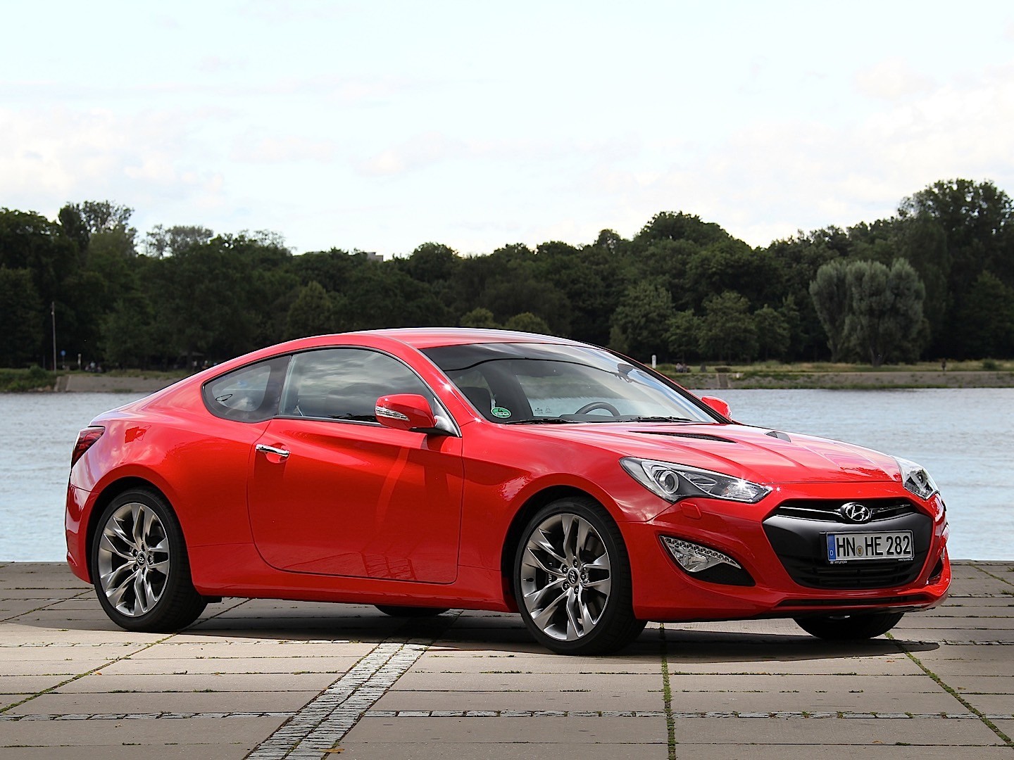 Hyundai Genesis Coupe photo 8