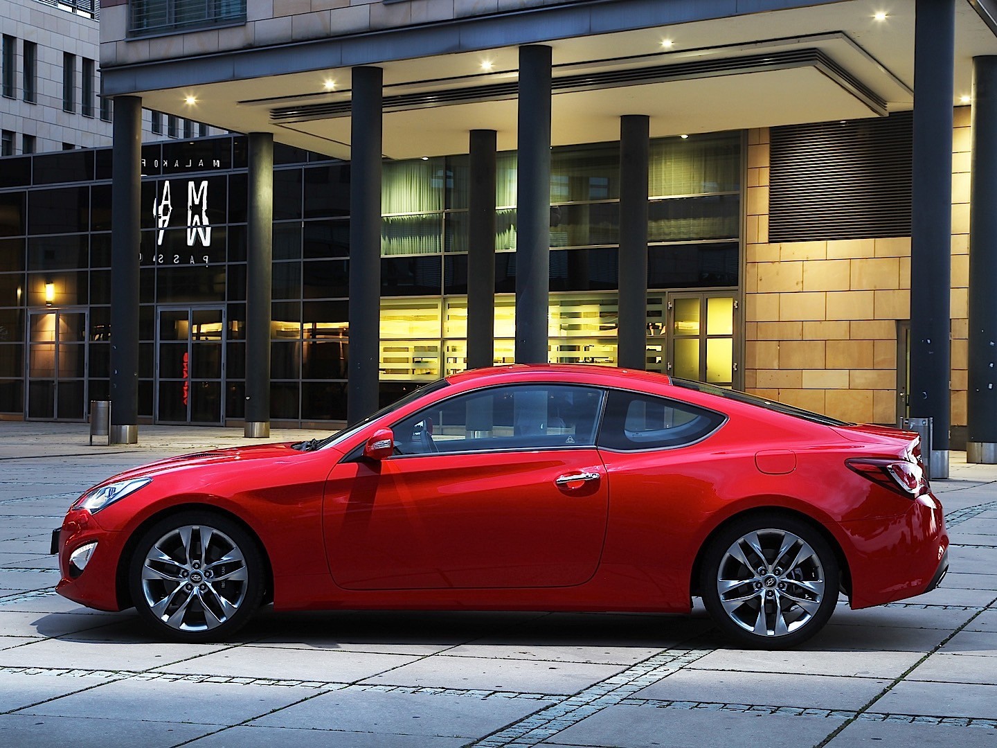 Hyundai Genesis Coupe photo 12