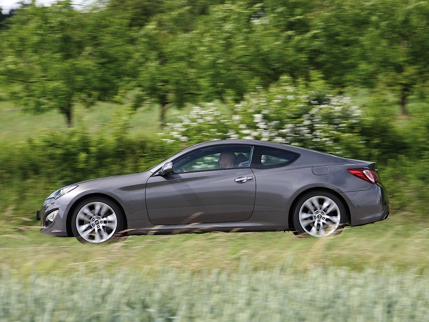 Hyundai Genesis Coupe photo 14