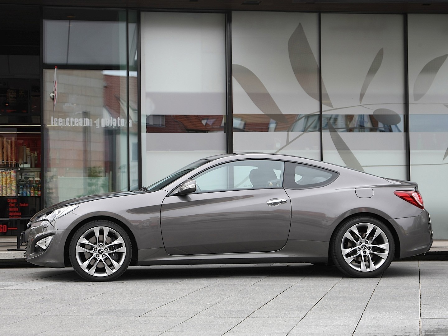 Hyundai Genesis Coupe photo 15
