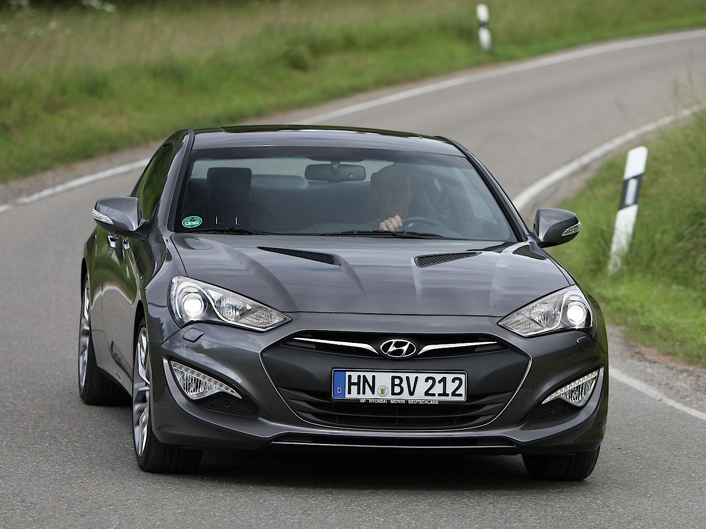 Hyundai Genesis Coupe photo 17