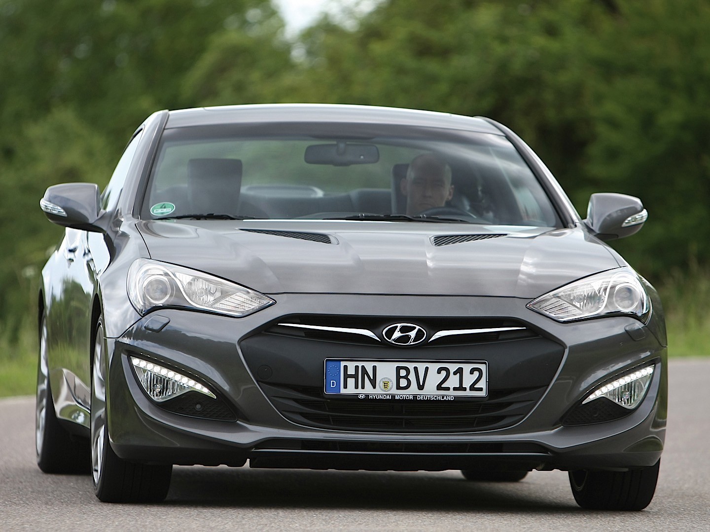 Hyundai Genesis Coupe photo 2