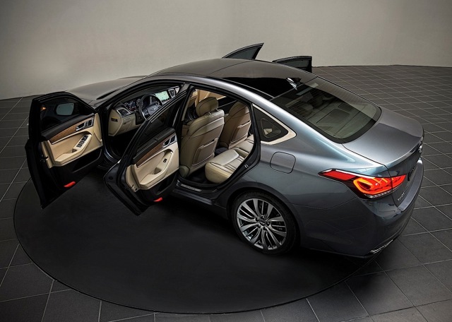 Hyundai Genesis photo 2