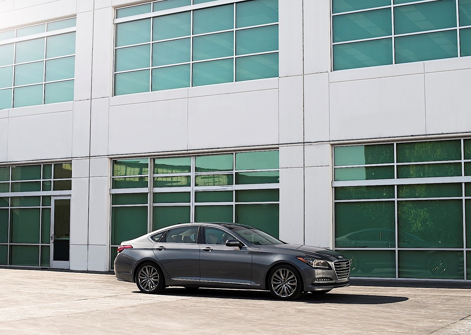 Hyundai Genesis photo 7