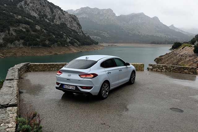 Hyundai I30 Fastback photo 19