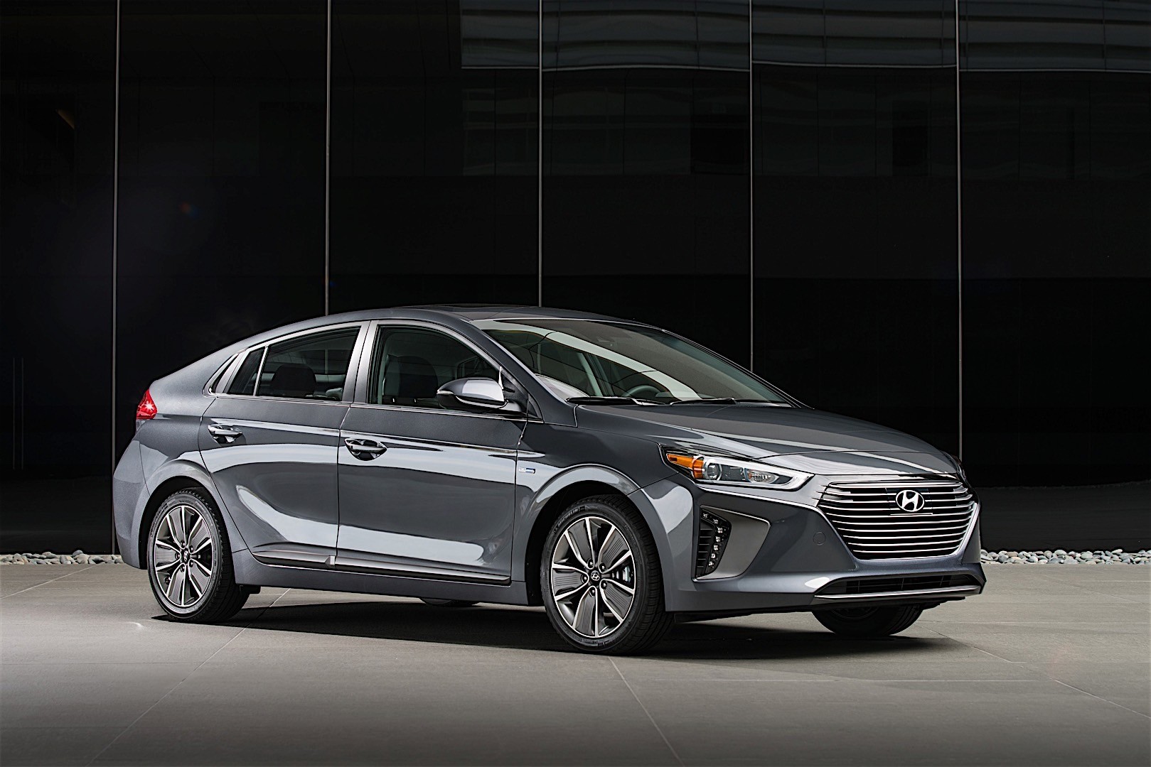 Hyundai Ioniq photo 11