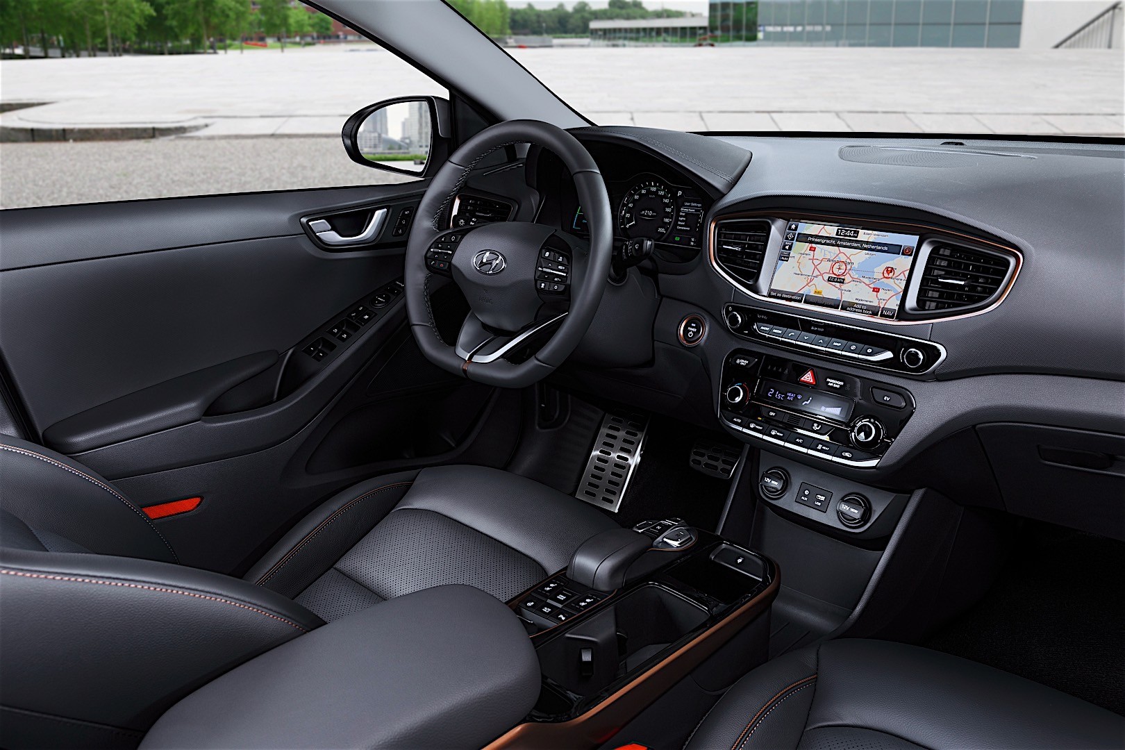 Hyundai Ioniq photo 78