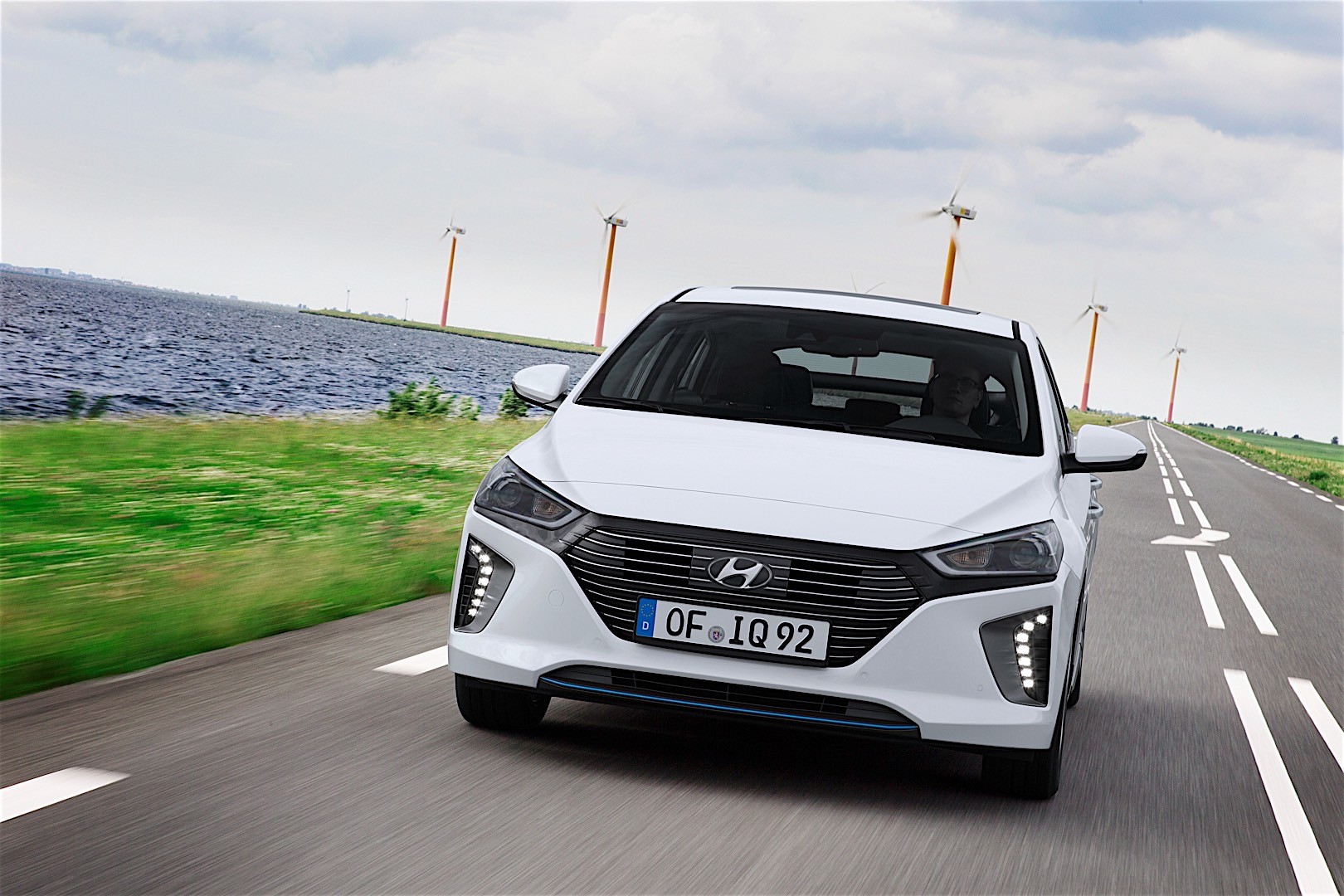 Hyundai Ioniq photo 22