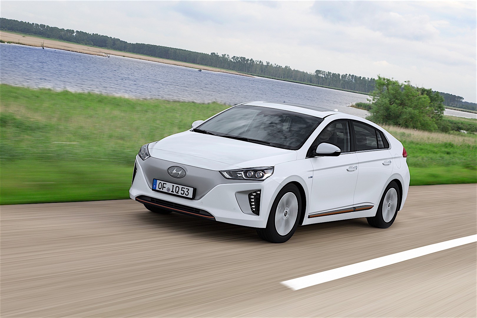 Hyundai Ioniq photo 23