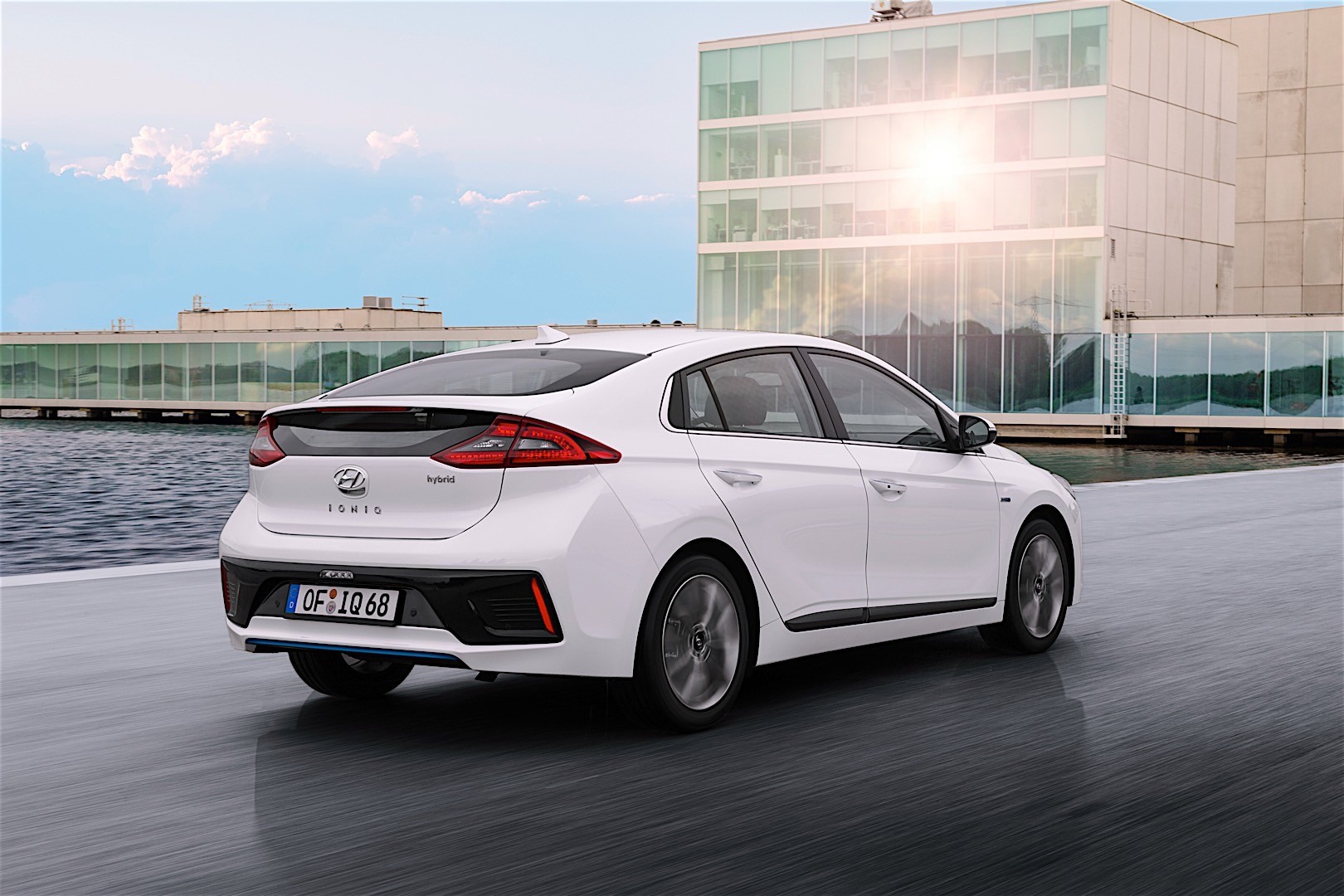Hyundai Ioniq photo 28