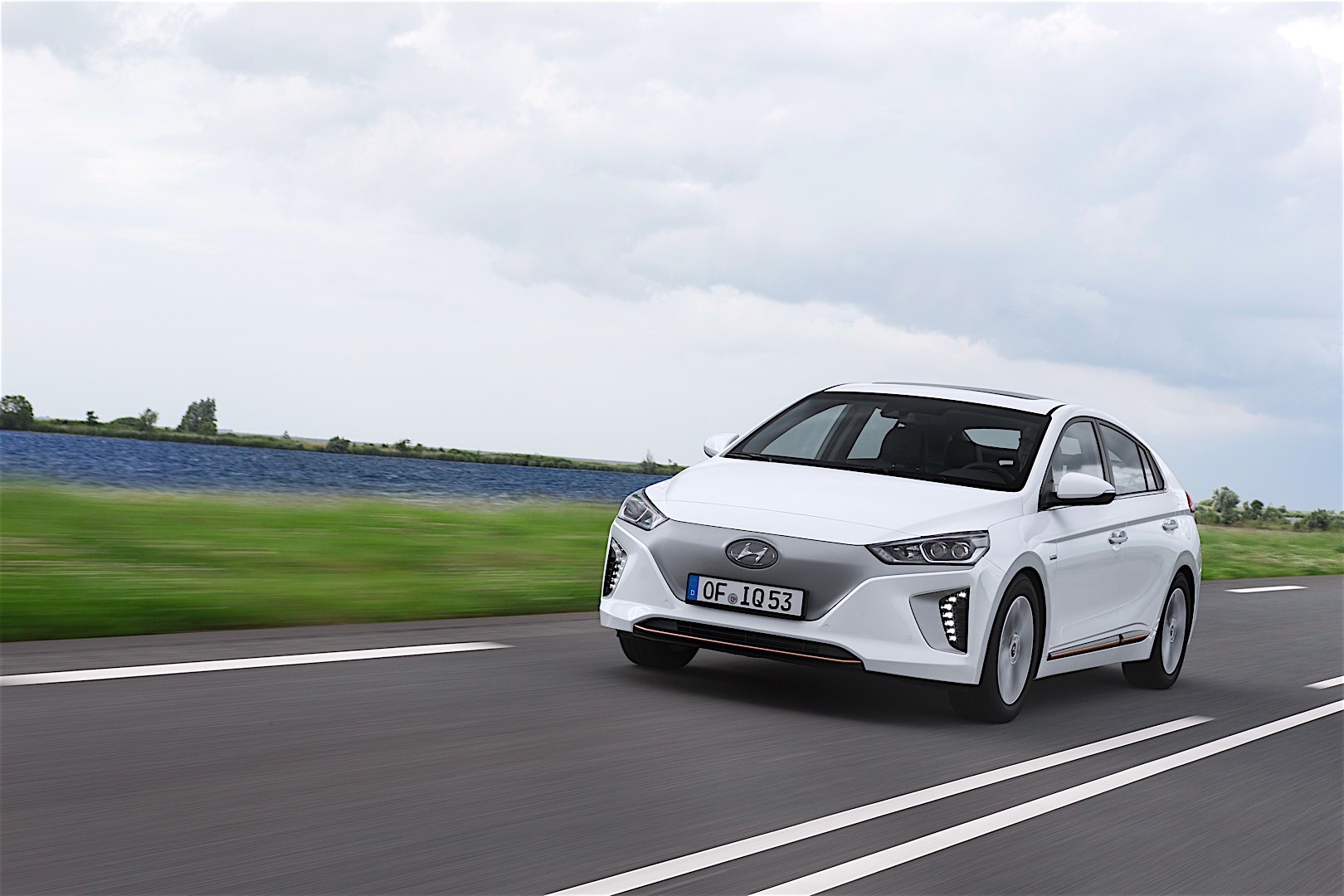 Hyundai Ioniq photo 30