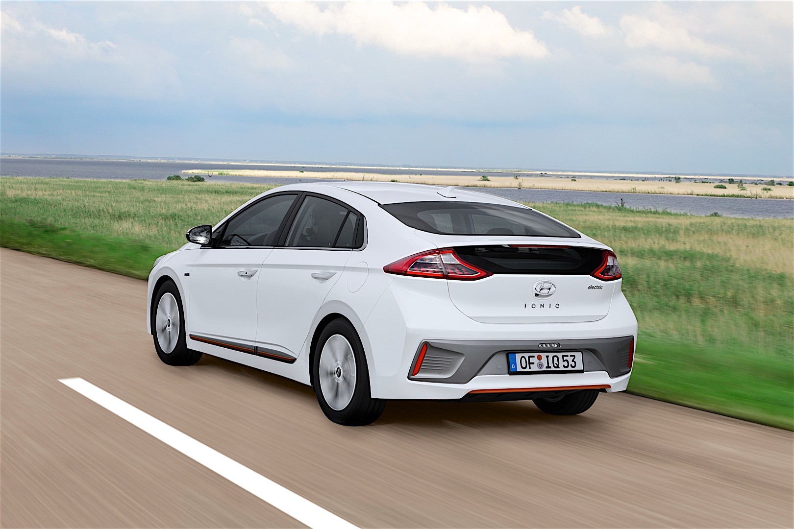 Hyundai Ioniq photo 37