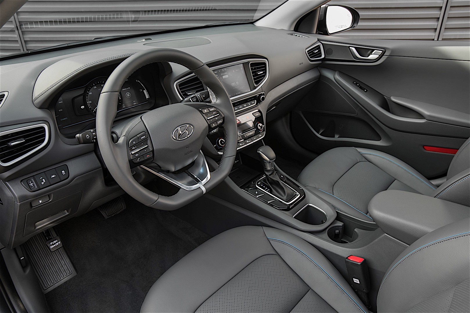 Hyundai Ioniq photo 72