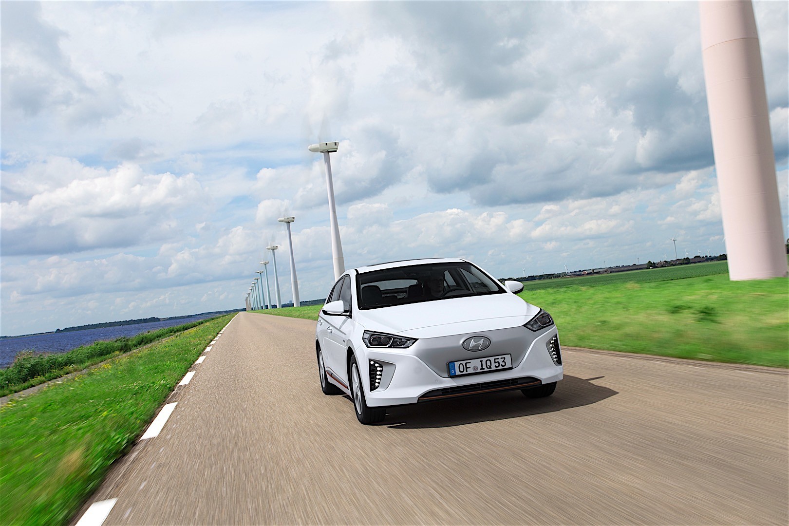Hyundai Ioniq photo 43