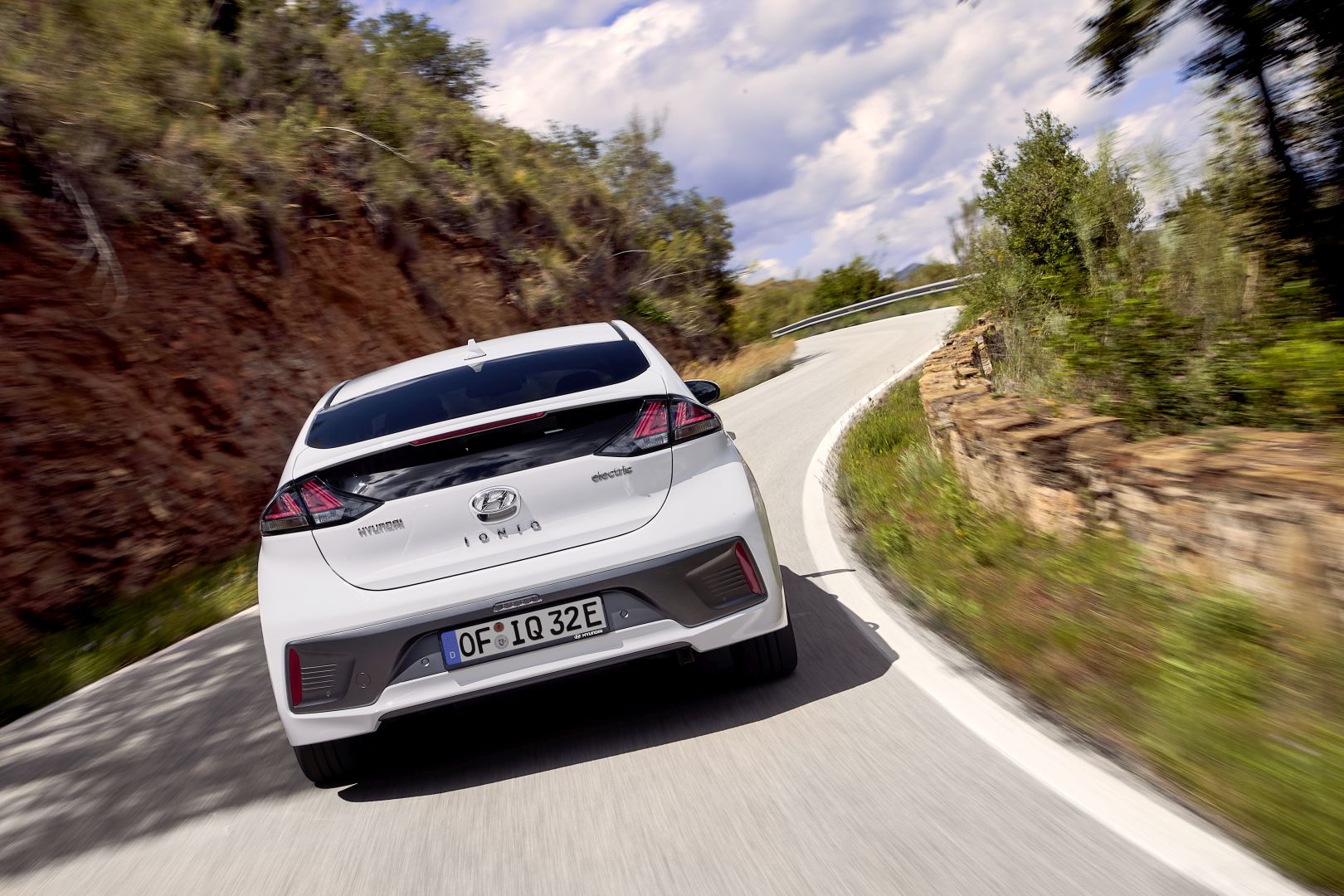 Hyundai Ioniq photo 8