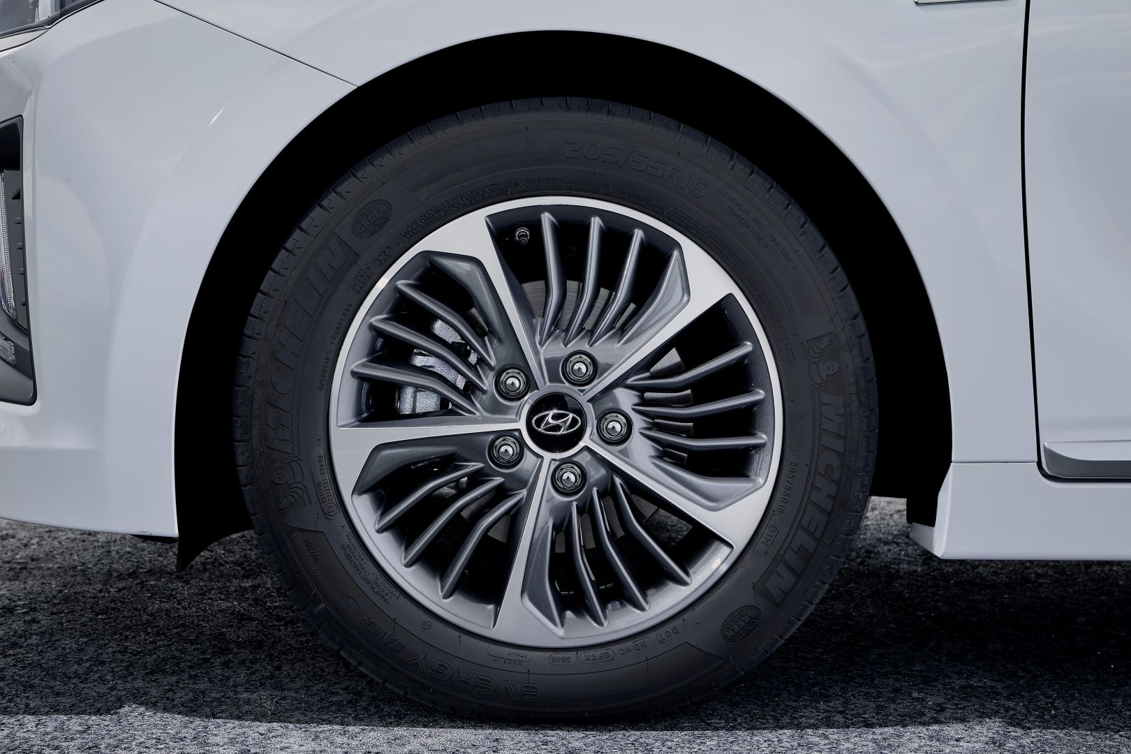 Hyundai Ioniq photo 56