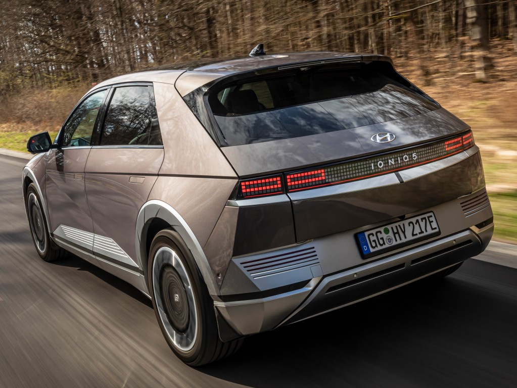 Hyundai Ioniq photo 28