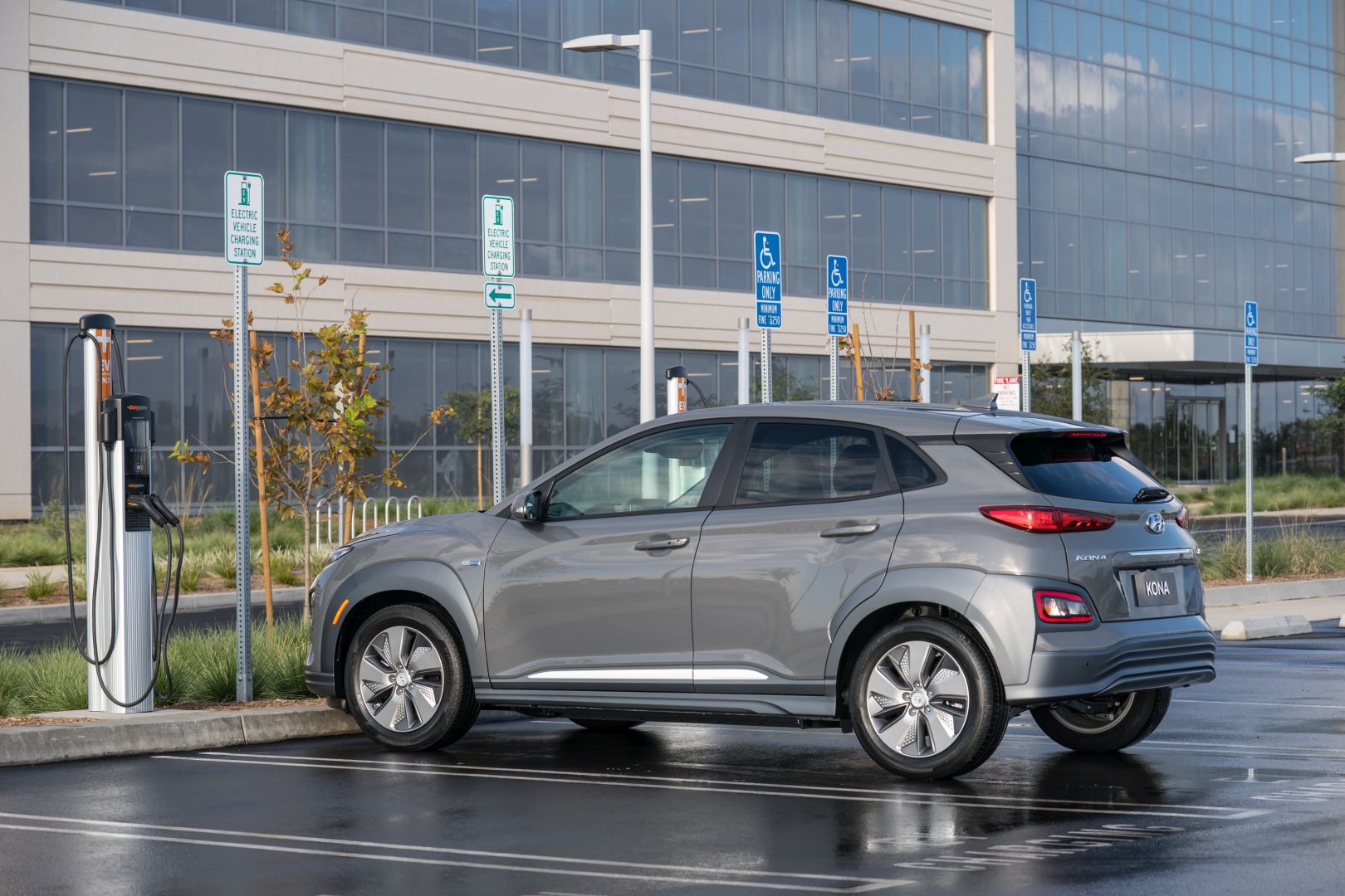 Hyundai Kona Electric photo 2
