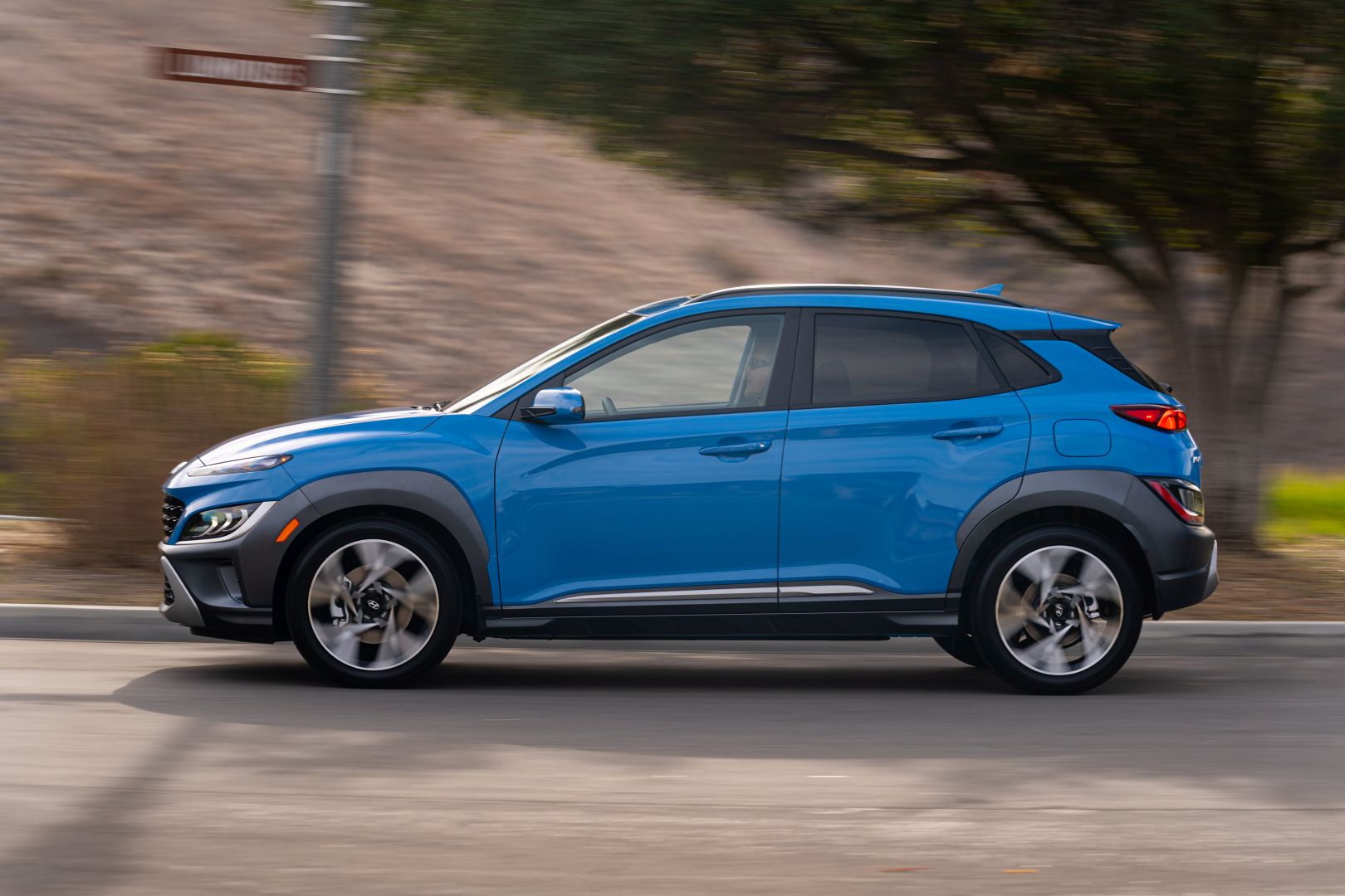 Hyundai Kona photo 2