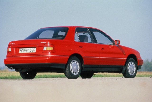 Hyundai Lantra photo 9