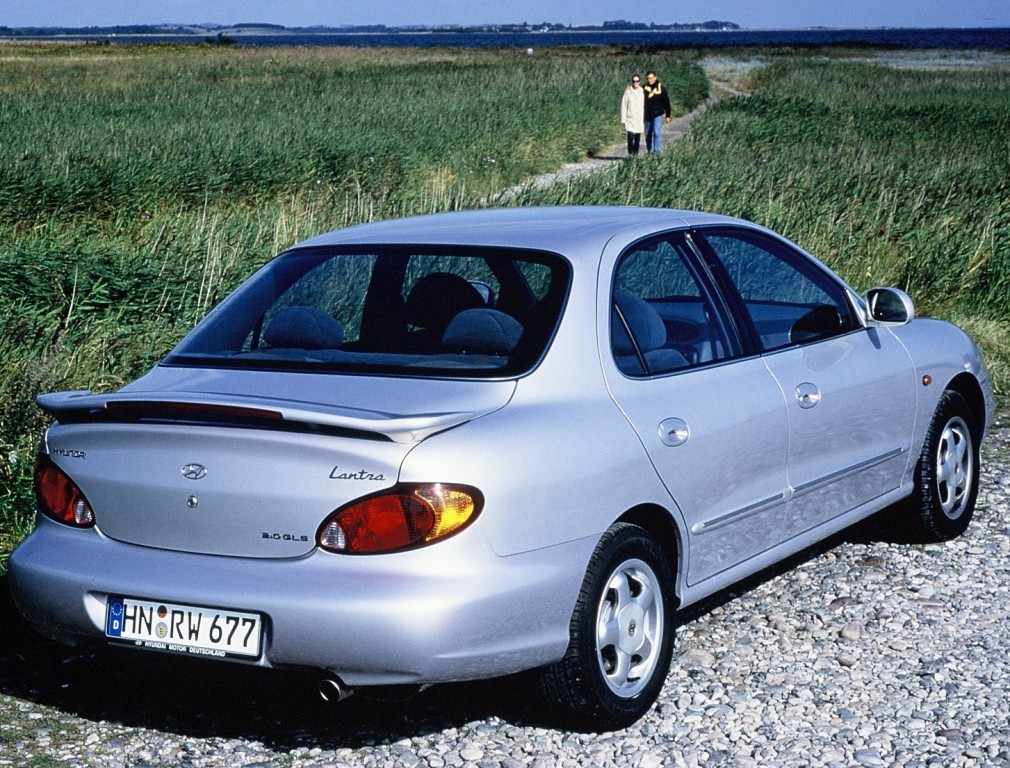 Hyundai Lantra photo 3