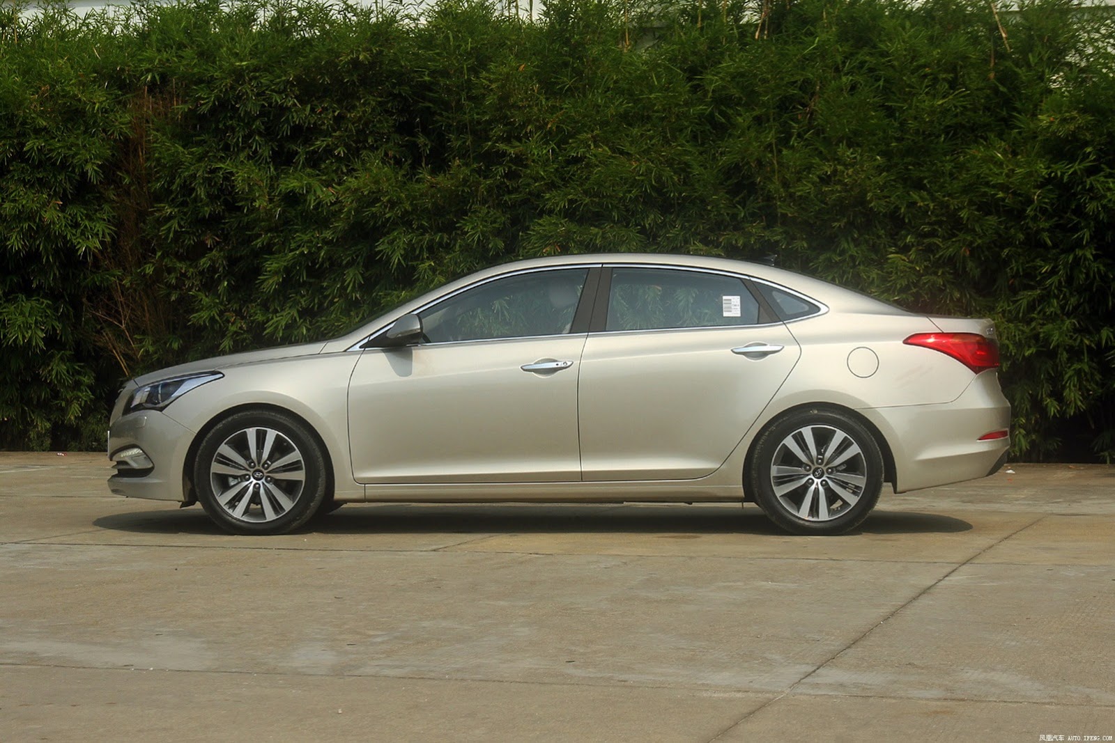 Hyundai Mistra photo 10