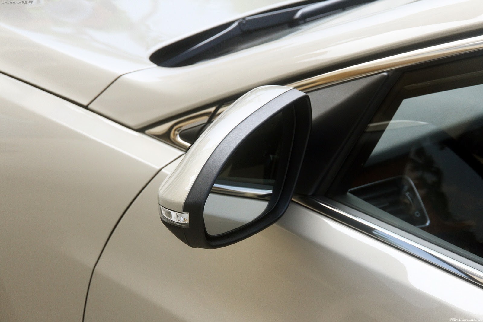 Hyundai Mistra photo 3