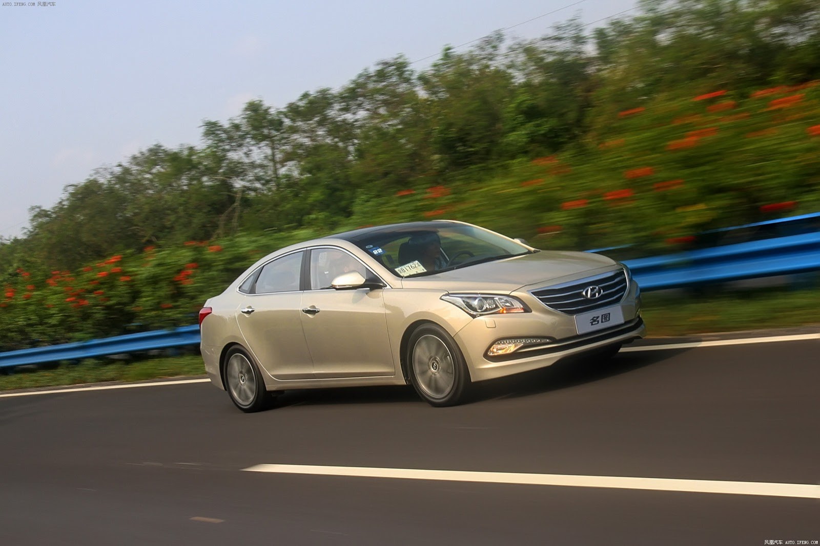 Hyundai Mistra photo 31