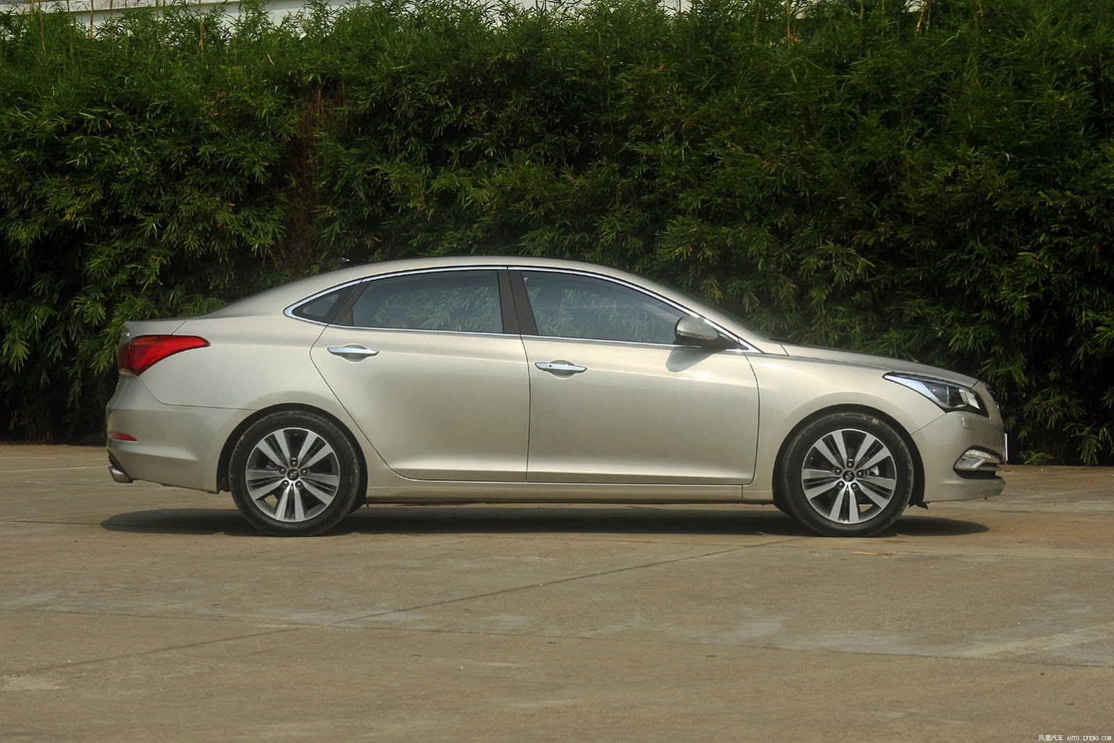 Hyundai Mistra photo 7