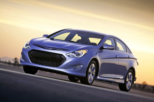 Hyundai Sonata Hybrid photo 11