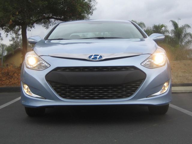 Hyundai Sonata Hybrid photo 12