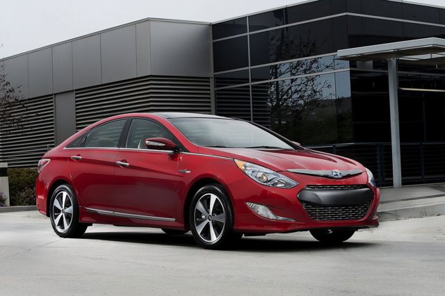 Hyundai Sonata Hybrid photo 14