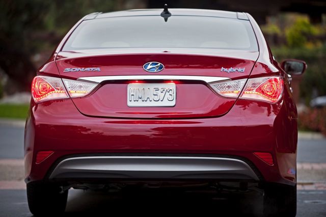 Hyundai Sonata Hybrid photo 17