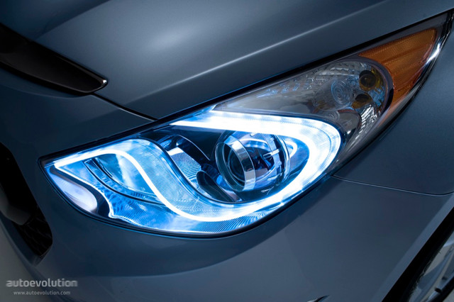 Hyundai Sonata Hybrid photo 10