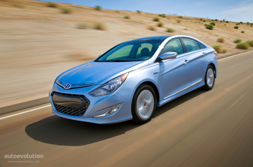 Hyundai Sonata Hybrid photo 2