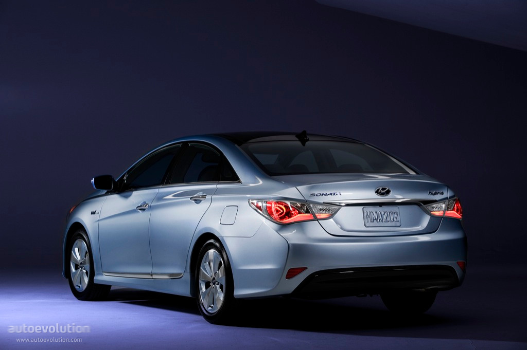 Hyundai Sonata Hybrid photo 3