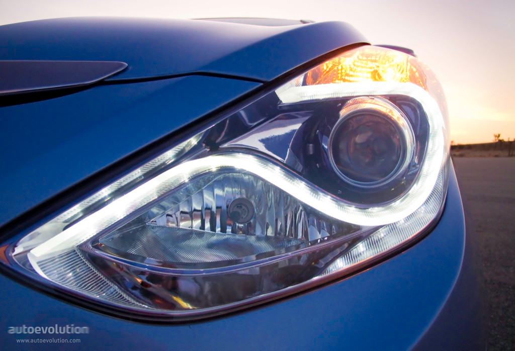 Hyundai Sonata Hybrid photo 4