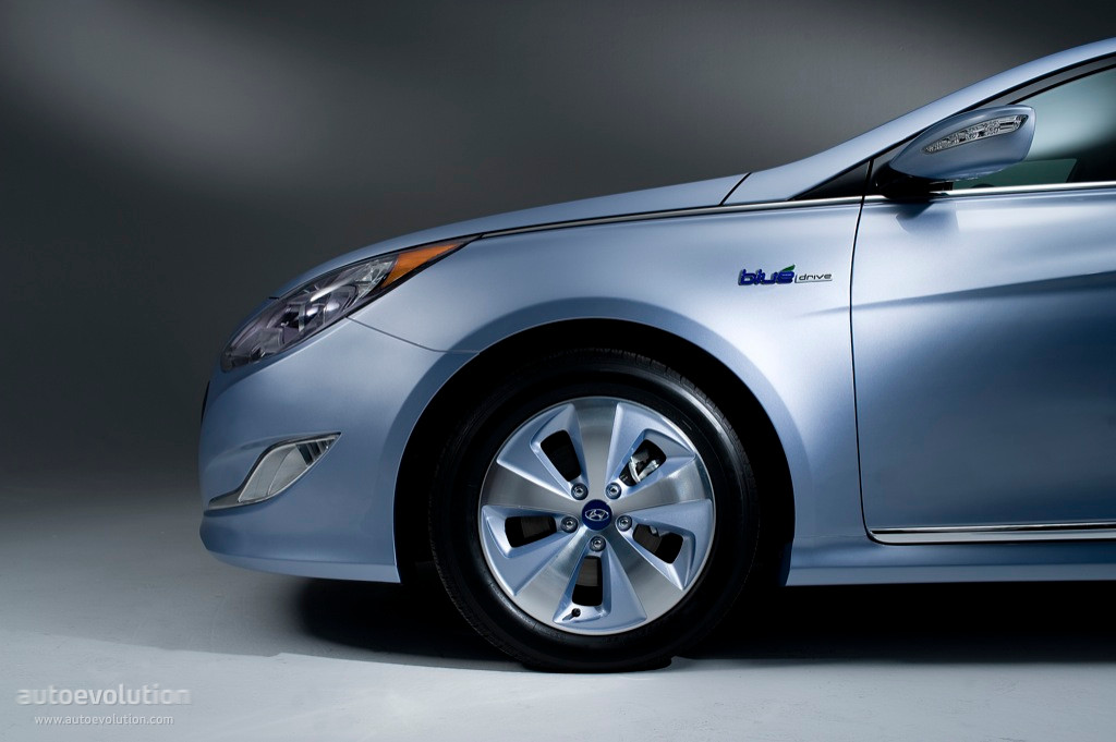 Hyundai Sonata Hybrid photo 7