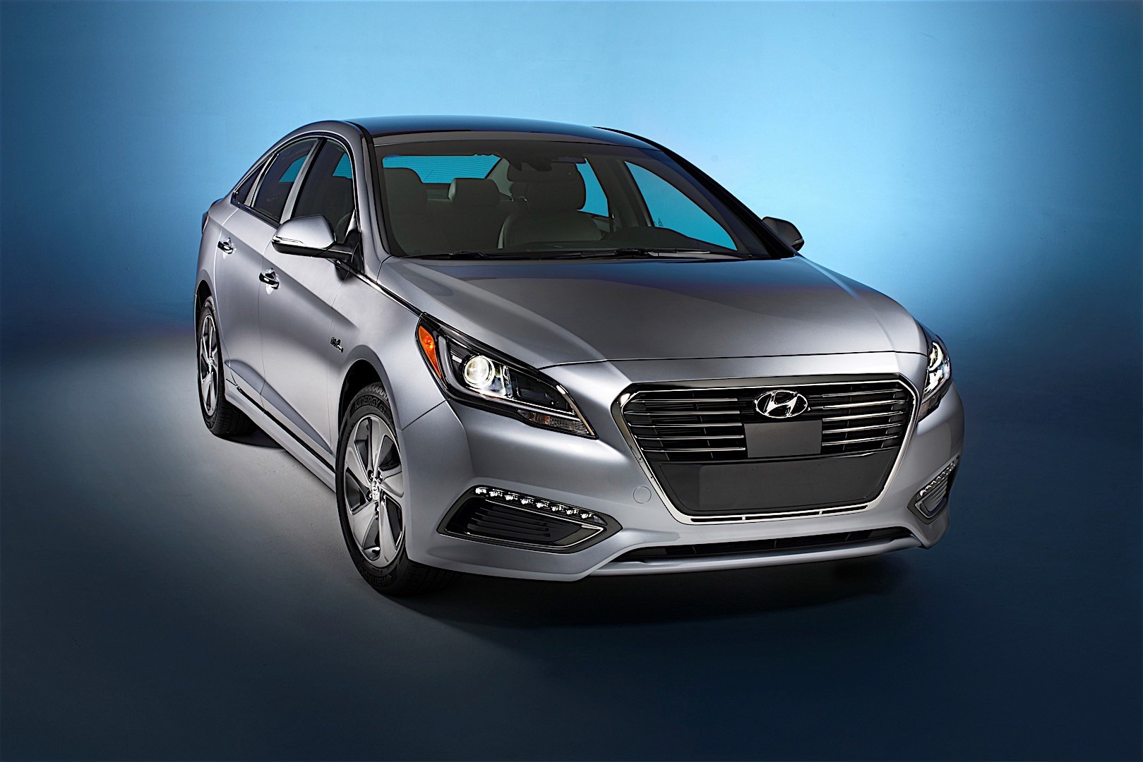 Hyundai Sonata Hybrid photo 12