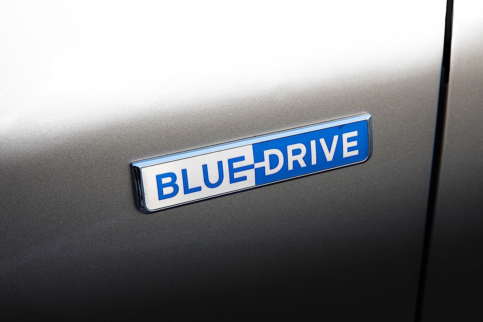 Hyundai Sonata Hybrid photo 6