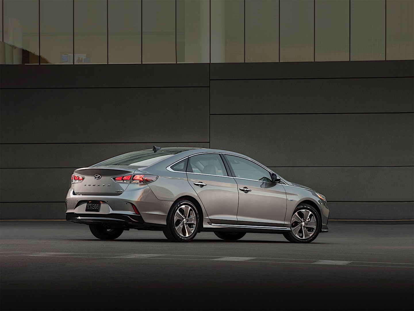 Hyundai Sonata Hybrid photo 10