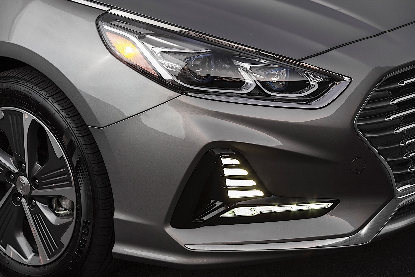 Hyundai Sonata Hybrid photo 4