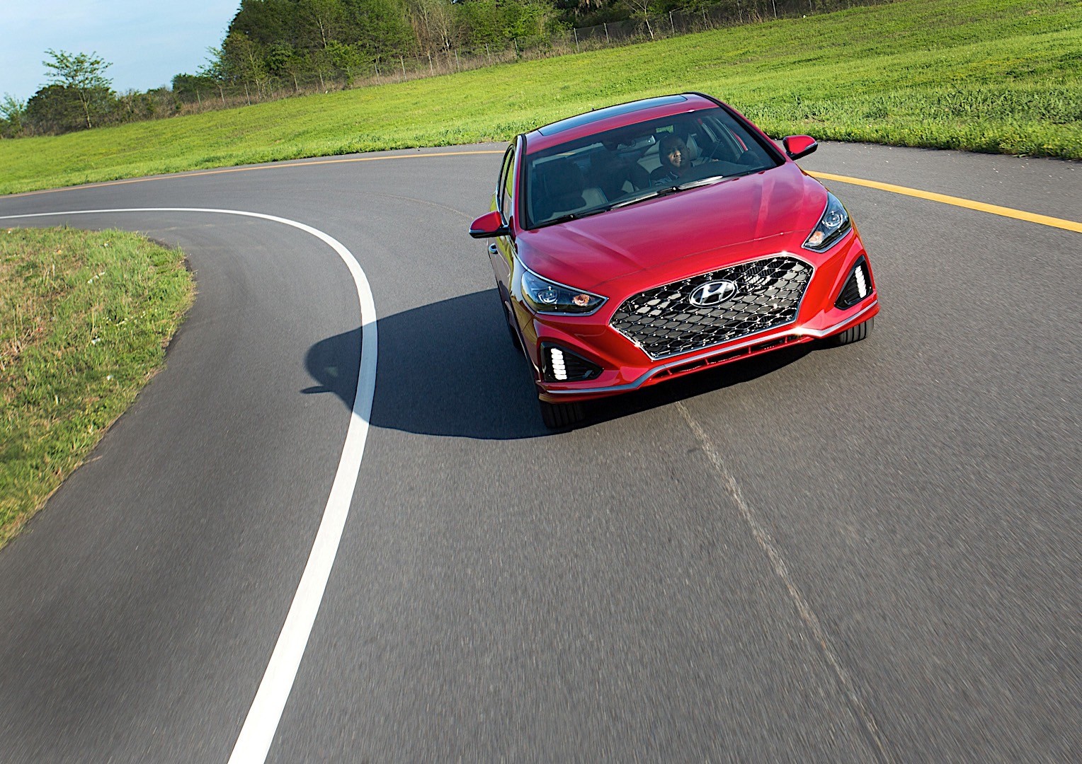 Hyundai Sonata photo 2