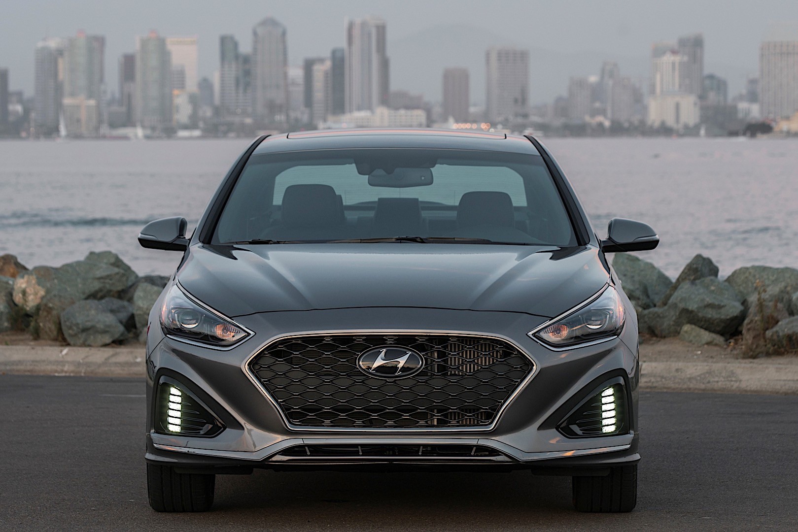 Hyundai Sonata photo 3