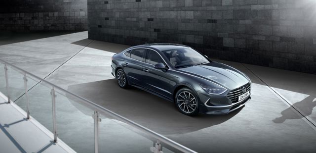 Hyundai Sonata photo 2