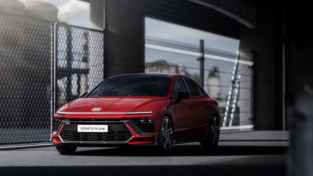 Hyundai Sonata photo 2