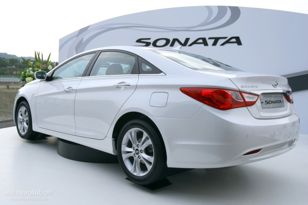 Hyundai Sonata photo 2